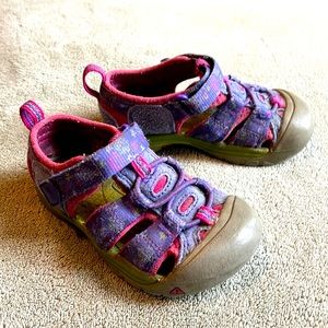 Keen toddler hiking water sandals. Size US 7.